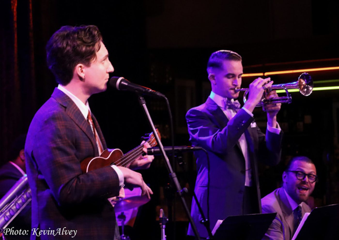Photos: Bryce Edwards & Mike Davis Are a 'Hot Combination' at Birdland  Image