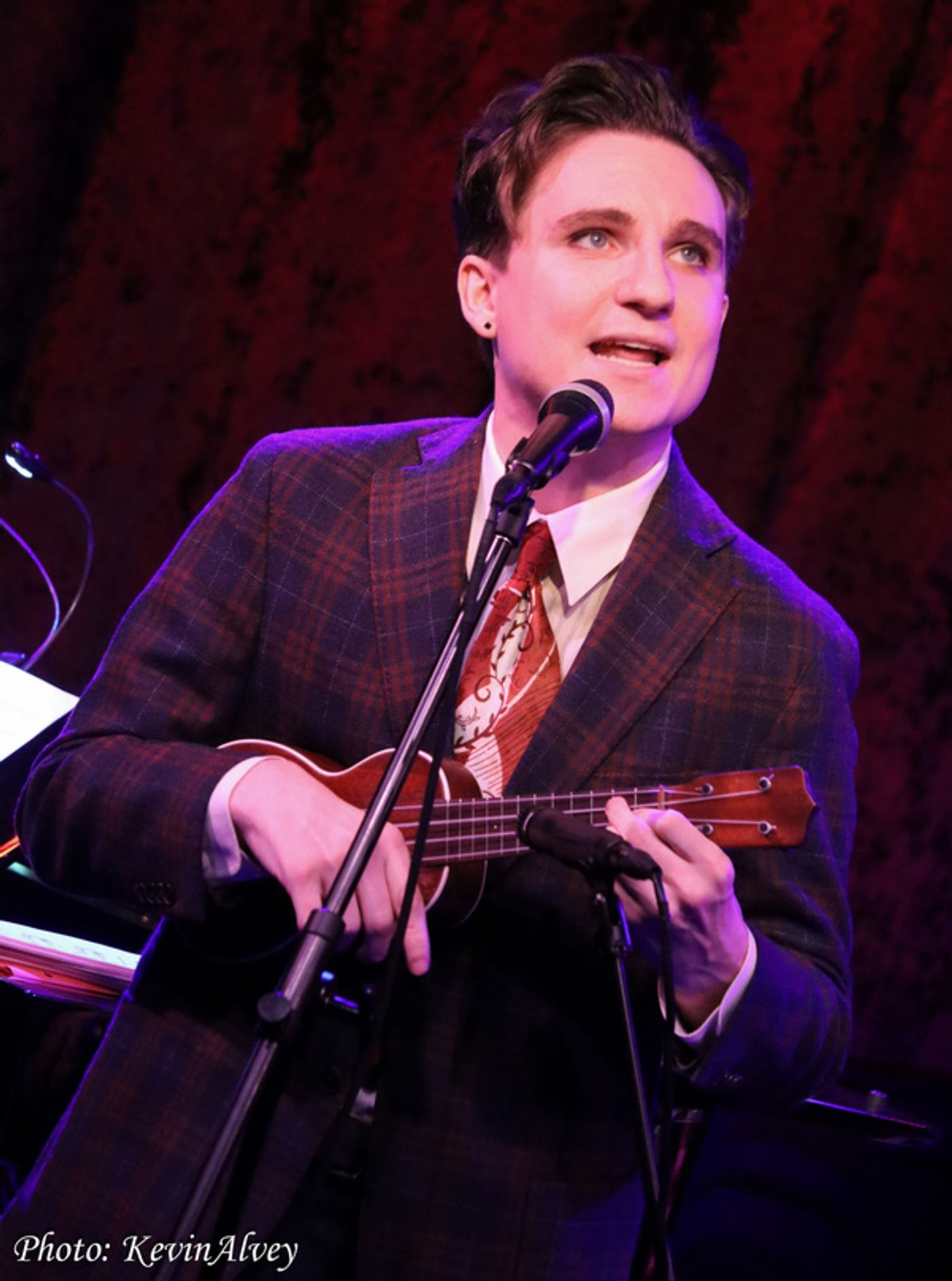 Photos: Bryce Edwards & Mike Davis Are a 'Hot Combination' at Birdland  Image