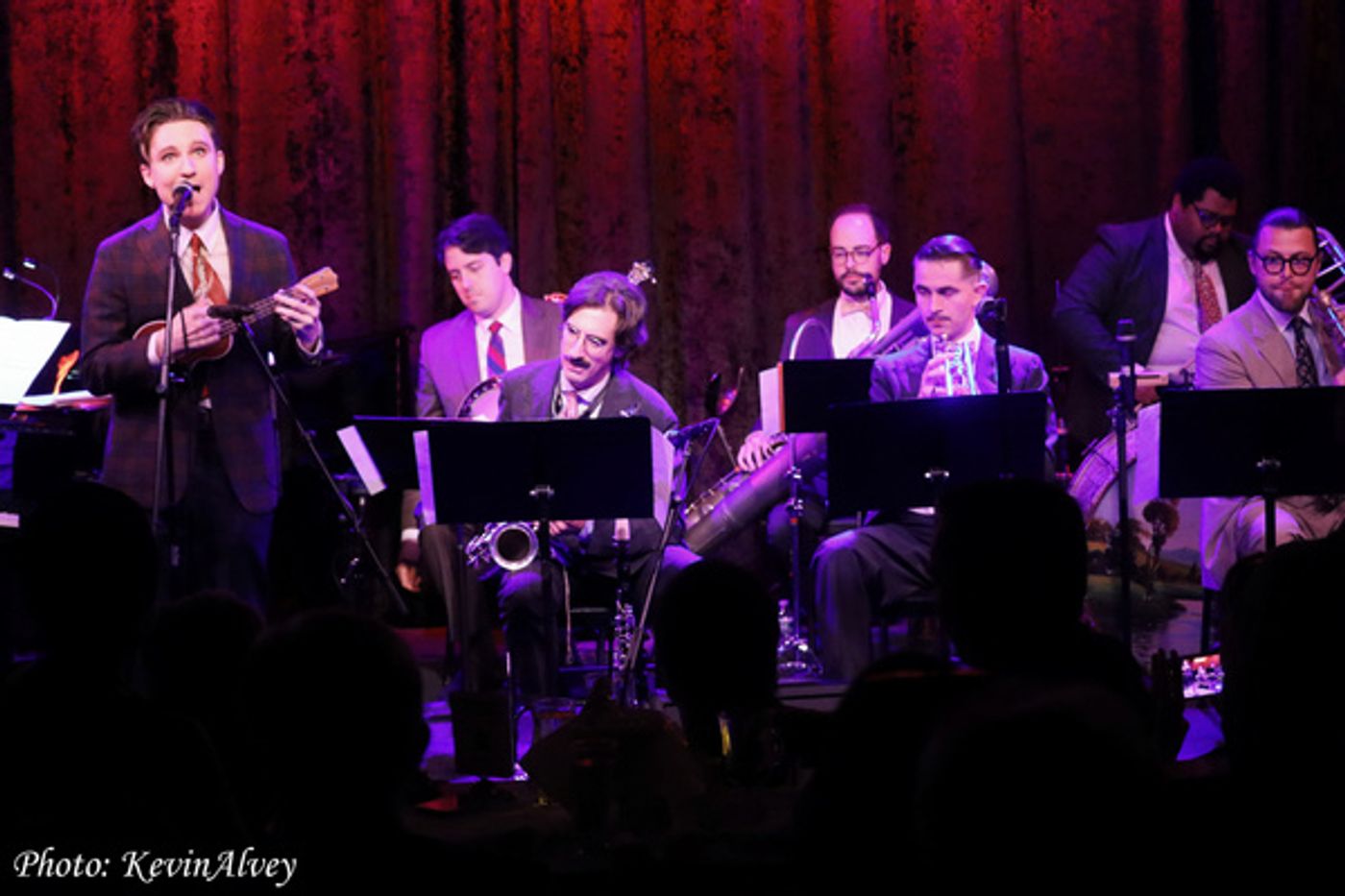 Photos: Bryce Edwards & Mike Davis Are a 'Hot Combination' at Birdland  Image