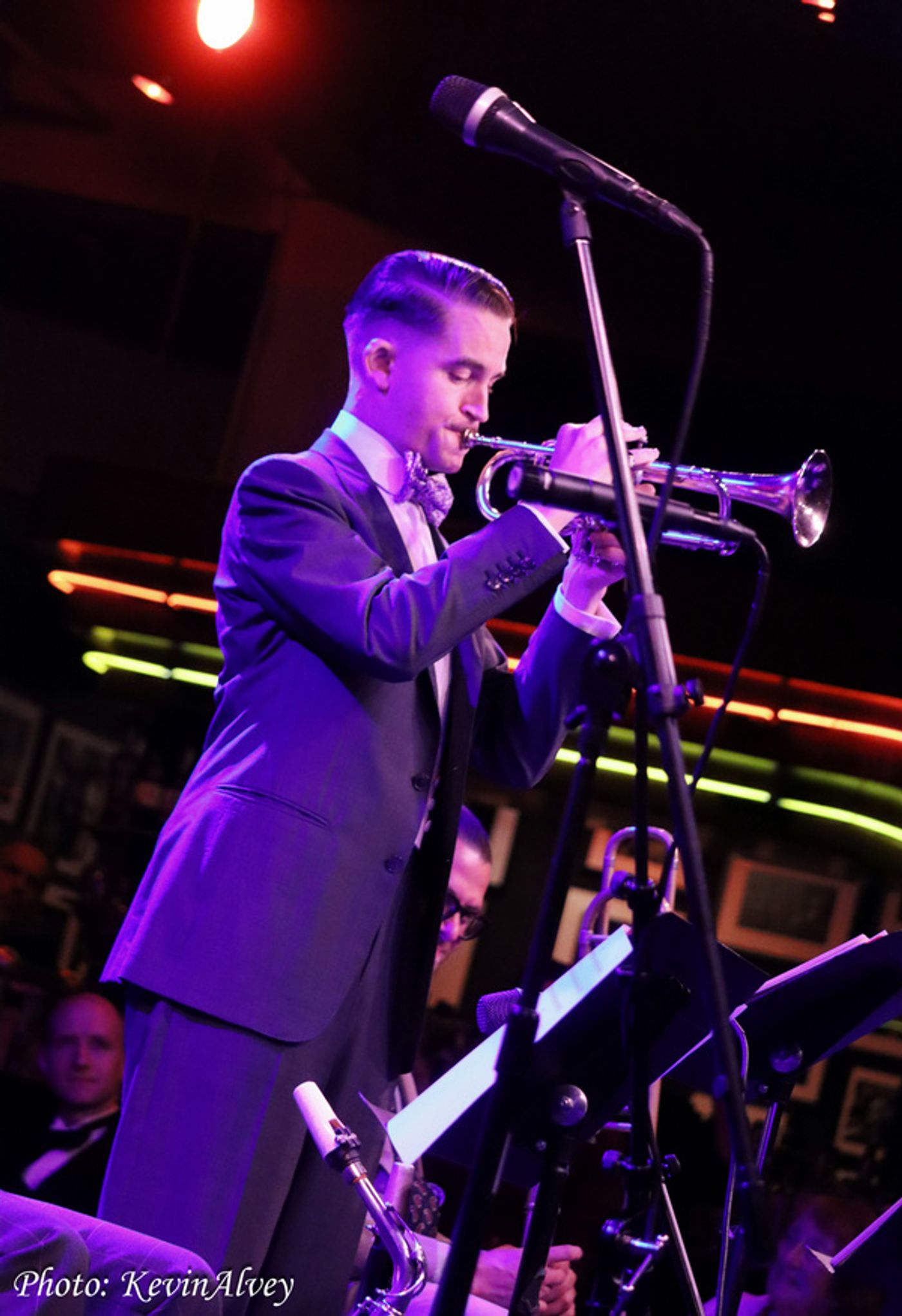 Photos: Bryce Edwards & Mike Davis Are a 'Hot Combination' at Birdland  Image
