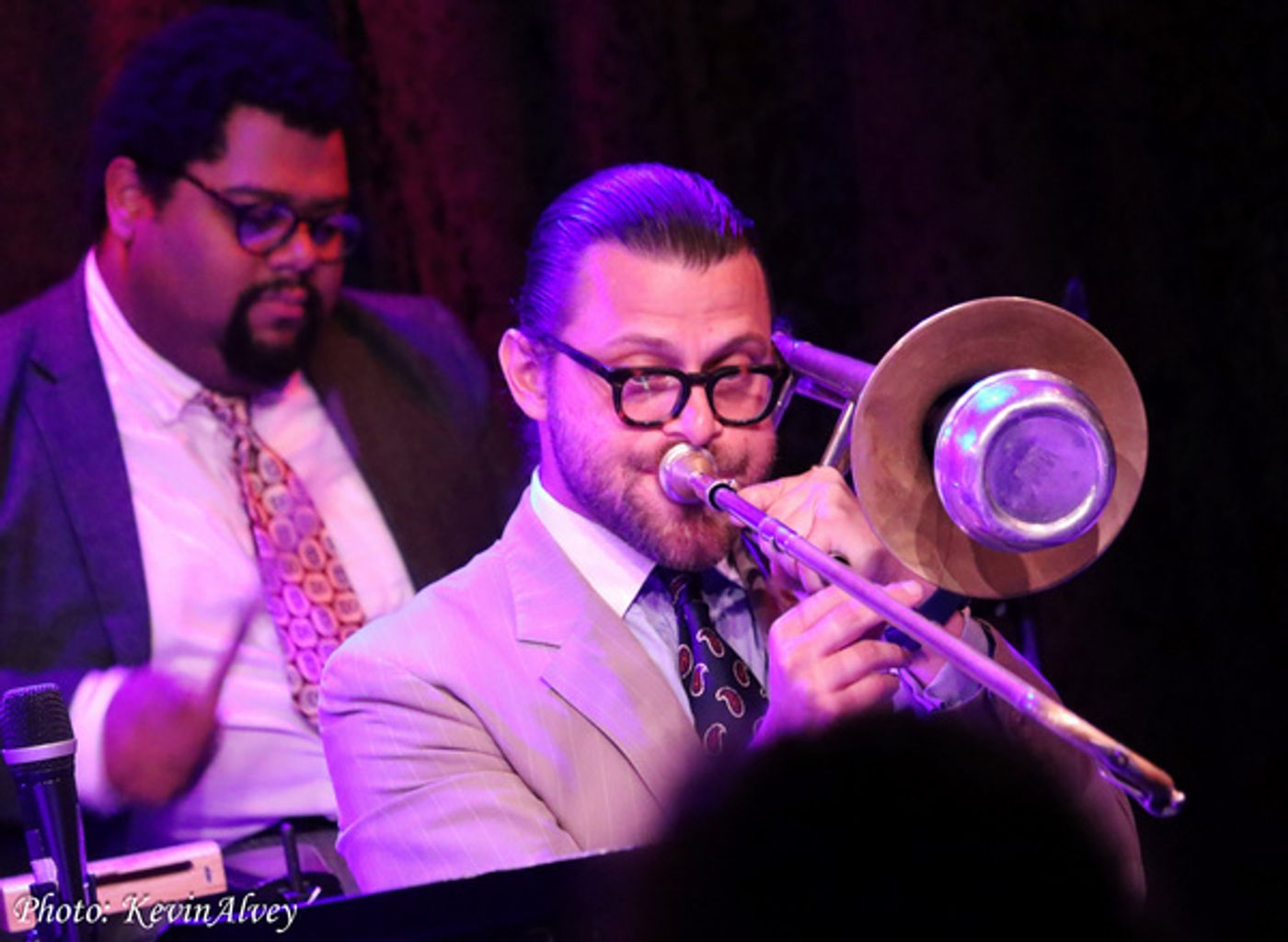 Photos: Bryce Edwards & Mike Davis Are a 'Hot Combination' at Birdland  Image