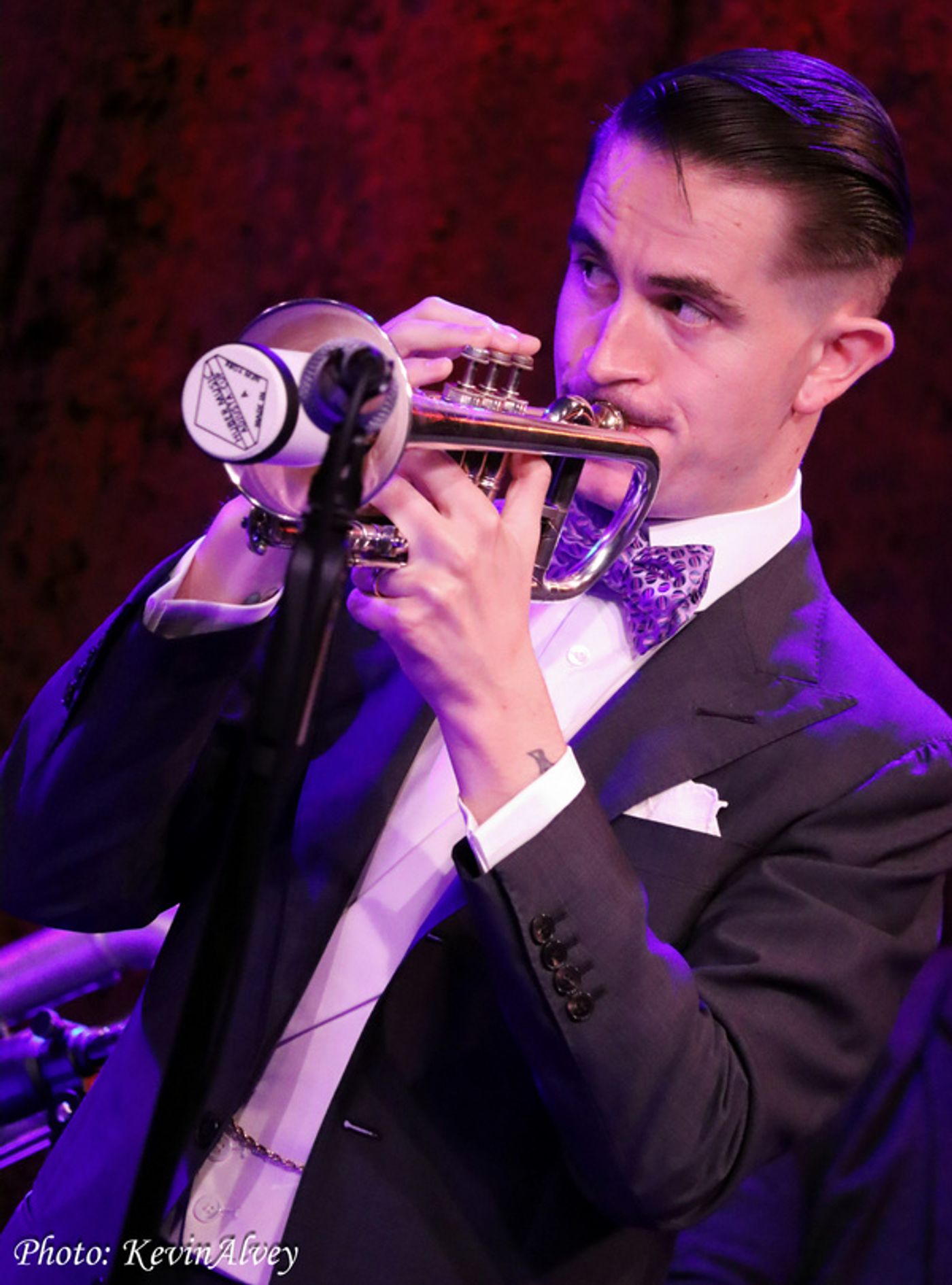 Photos: Bryce Edwards & Mike Davis Are a 'Hot Combination' at Birdland  Image