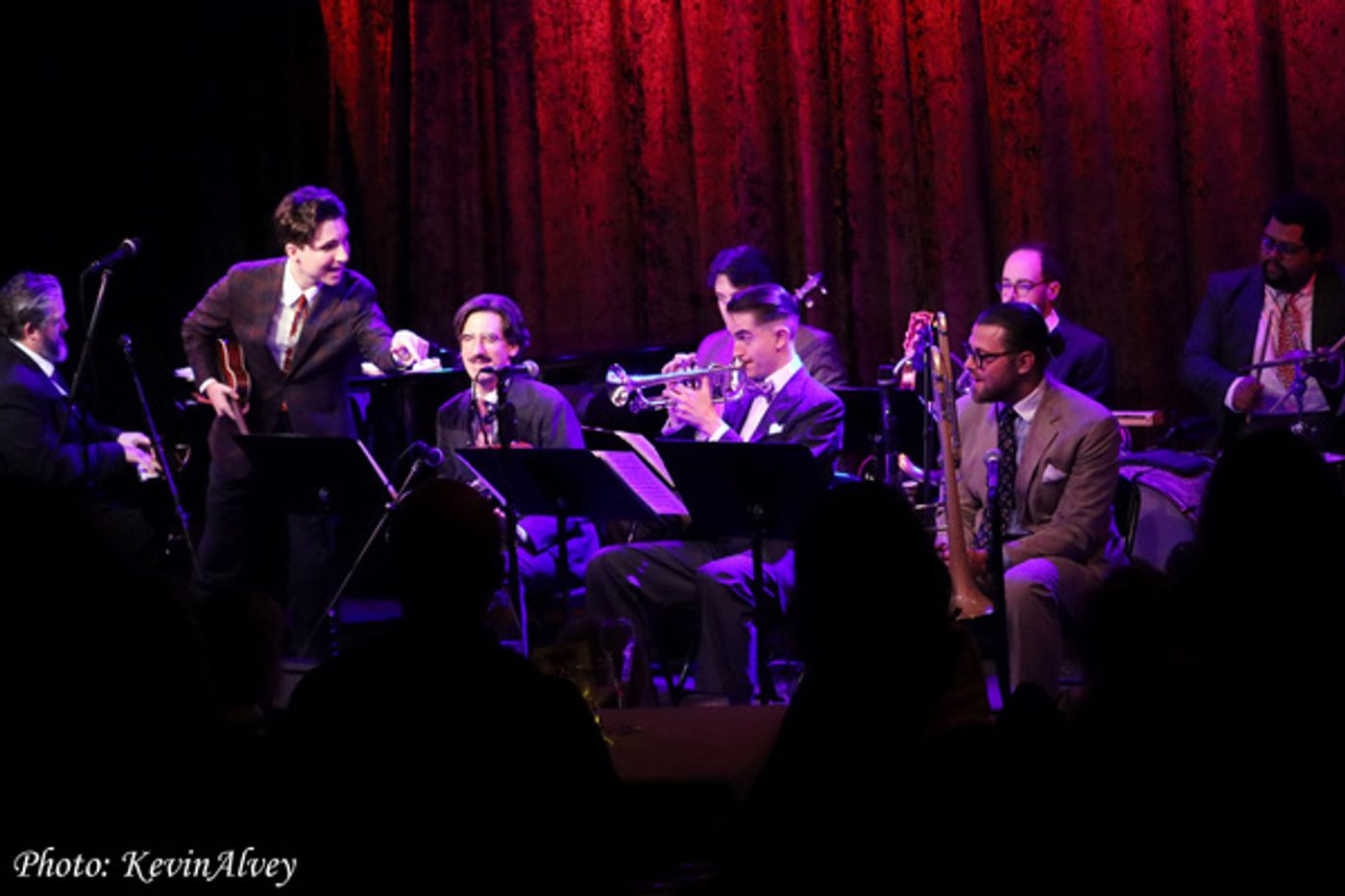 Photos: Bryce Edwards & Mike Davis Are a 'Hot Combination' at Birdland  Image