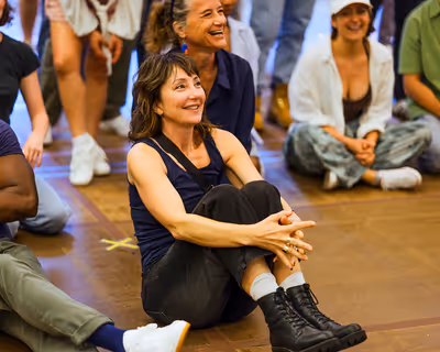  Carmen Cusack (Annie Savoy)
 Photo