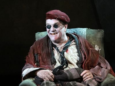 Douglas Hodge Photo