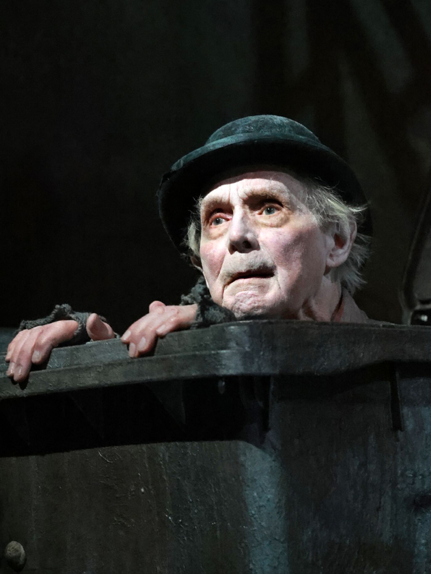 Photos: Douglas Hodge, Mathew Horne & More in ENDGAME  Image