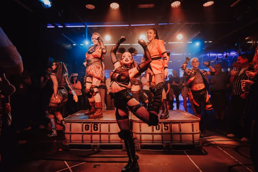 Interview: 'It's A Night Like No Other!': Performer Jan Sport on Inclusivity, DRAG RACE and Returning to OSCAR AT THE CROWN Image