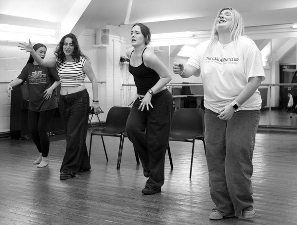 Photos: Inside Rehearsals for THE GARDENING CLUB at New Wimbledon Theatre  Image