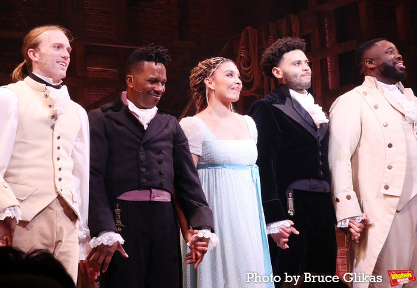 Photos: Leslie Odom Jr. Returns to HAMILTON on Broadway  Image