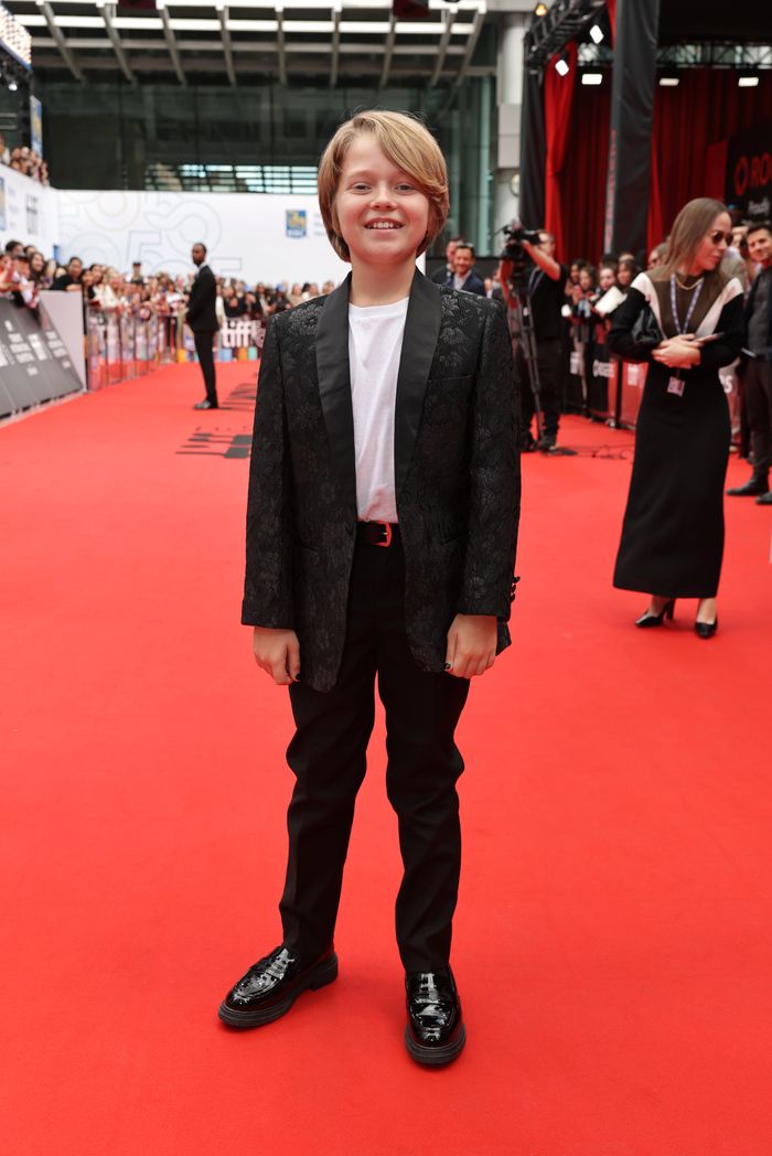 Photos: Jessie Buckley, Paul Mescal, & More Attend TIFF Premiere of HAMNET — photo 4 of 44