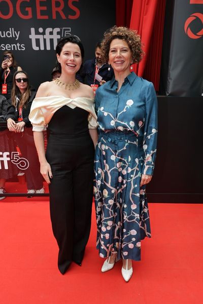 Jessie Buckley (L) and Dame Donna Langley, Chairman of NBCUniversal Entertainment & S Photo