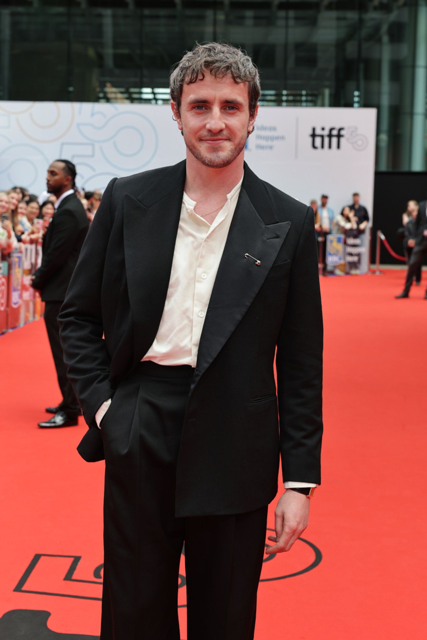 Photos: Jessie Buckley, Paul Mescal, & More Attend TIFF Premiere of HAMNET  Image