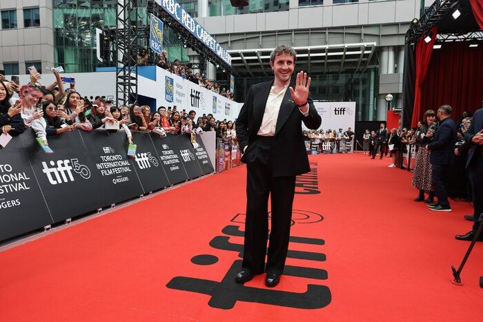 Photos: Jessie Buckley, Paul Mescal, & More Attend TIFF Premiere of HAMNET  Image