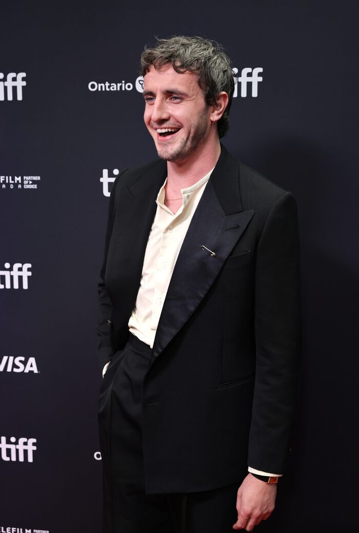 Photos: Jessie Buckley, Paul Mescal, & More Attend TIFF Premiere of HAMNET  Image