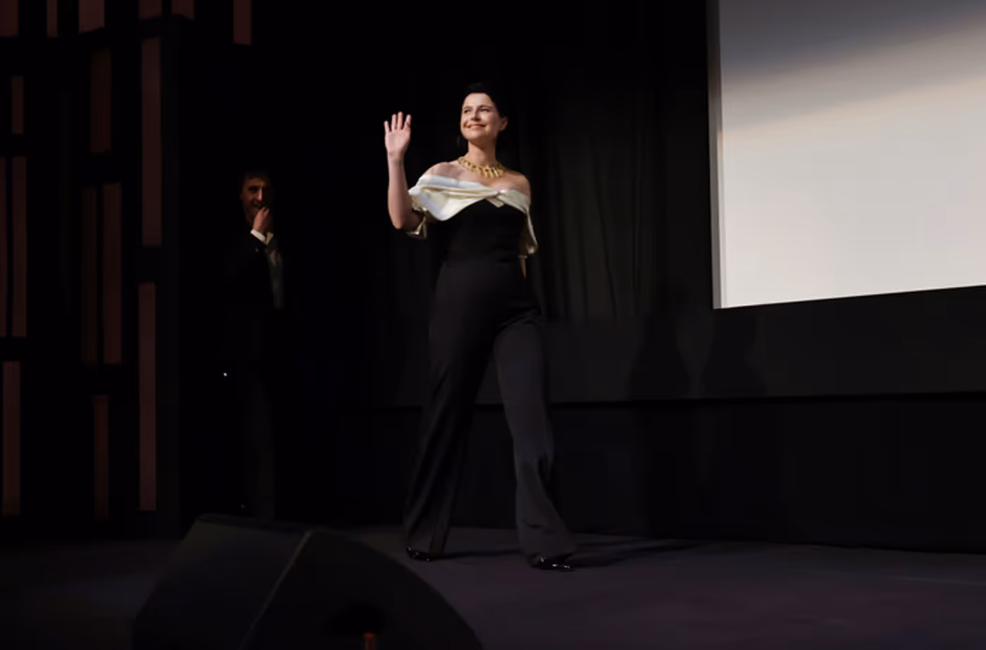 Photos: Jessie Buckley, Paul Mescal, & More Attend TIFF Premiere of HAMNET  Image