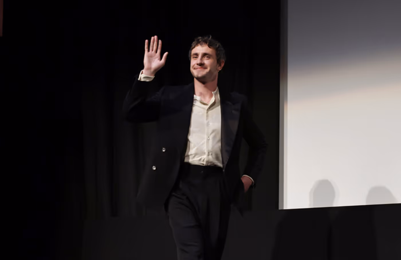 Photos: Jessie Buckley, Paul Mescal, & More Attend TIFF Premiere of HAMNET  Image