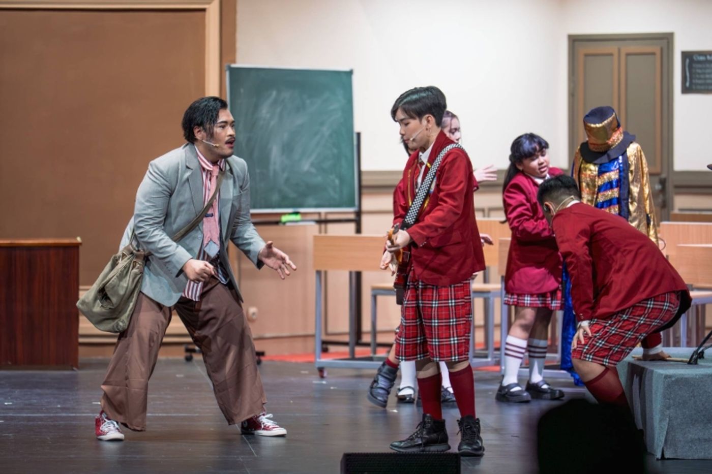 Review: The Spirit of Collective in HJP & Artpreneur’s SCHOOL OF ROCK  Image