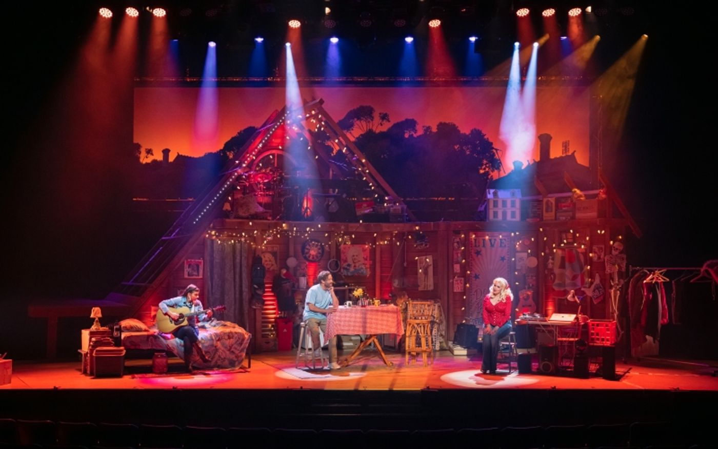 Review: HERE YOU COME AGAIN Is A Wholesome And Heartwarming Celebration of The Queen of Country, Dolly Parton  Image