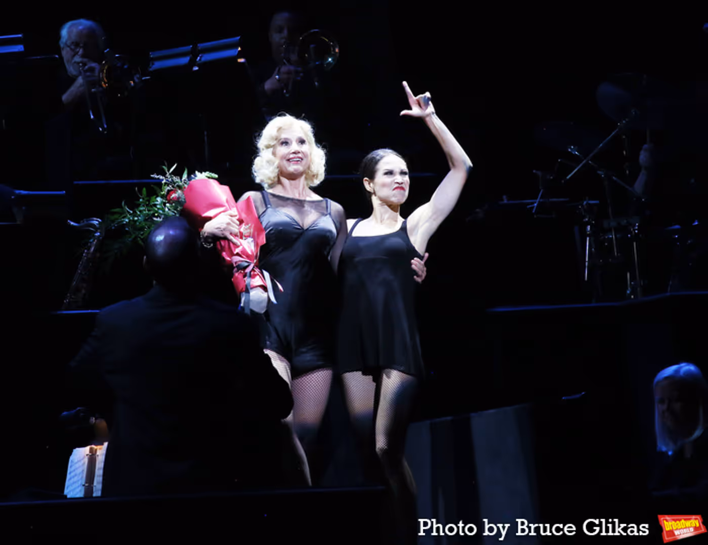 Photos: Mira Sorvino Takes Her First Broadway Bow in CHICAGO  Image
