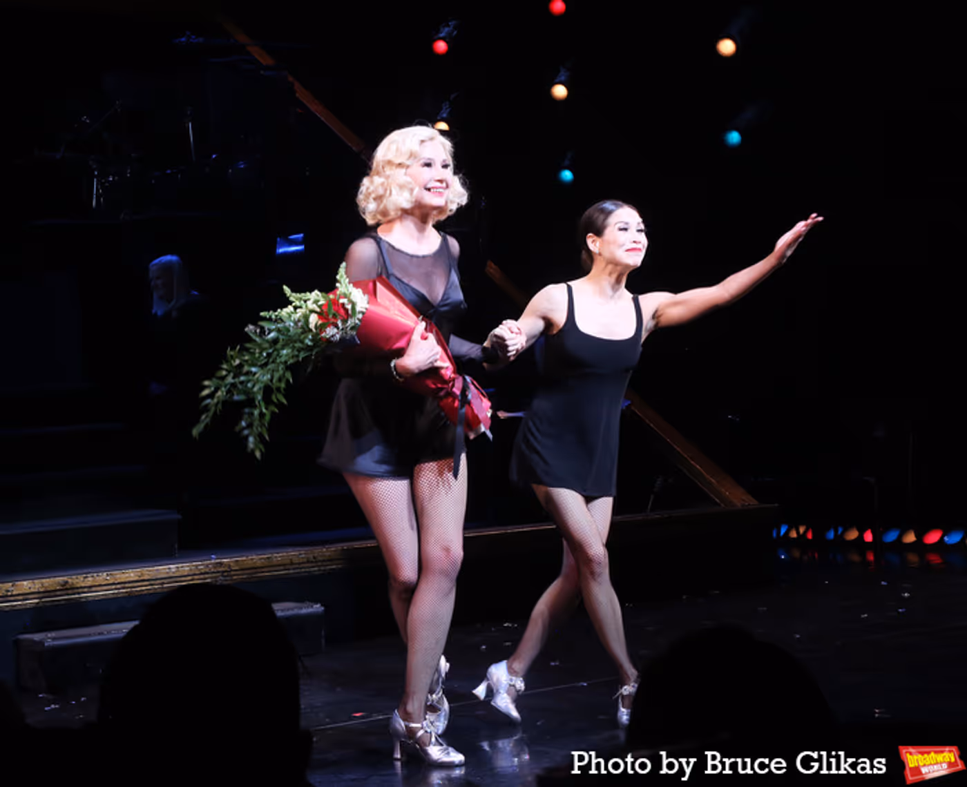 Photos: Mira Sorvino Takes Her First Broadway Bow in CHICAGO  Image