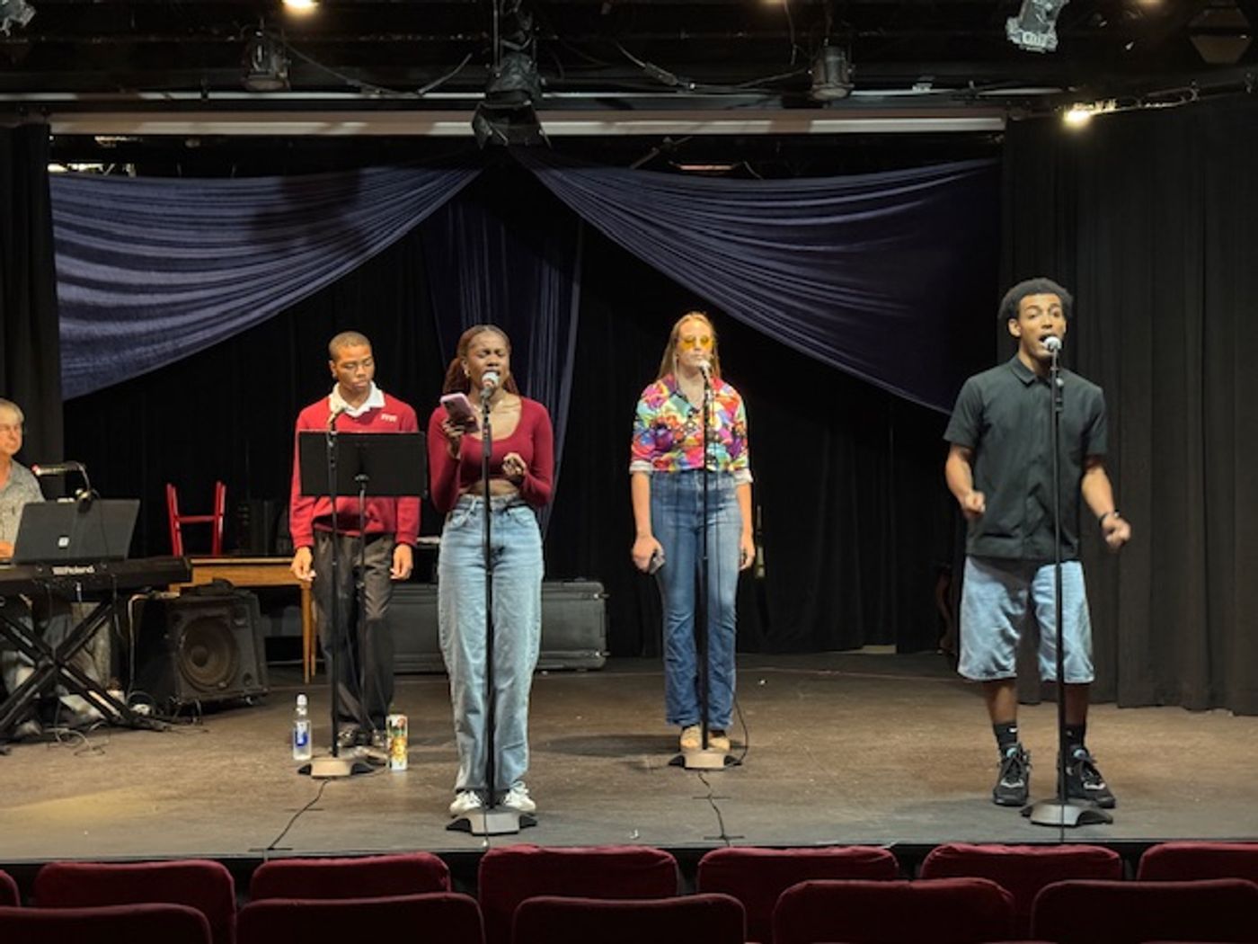 Interview: Victoria Lavan of THE AGE OF AQUARIUS ’67 TO ’72 at Theatre West  Image