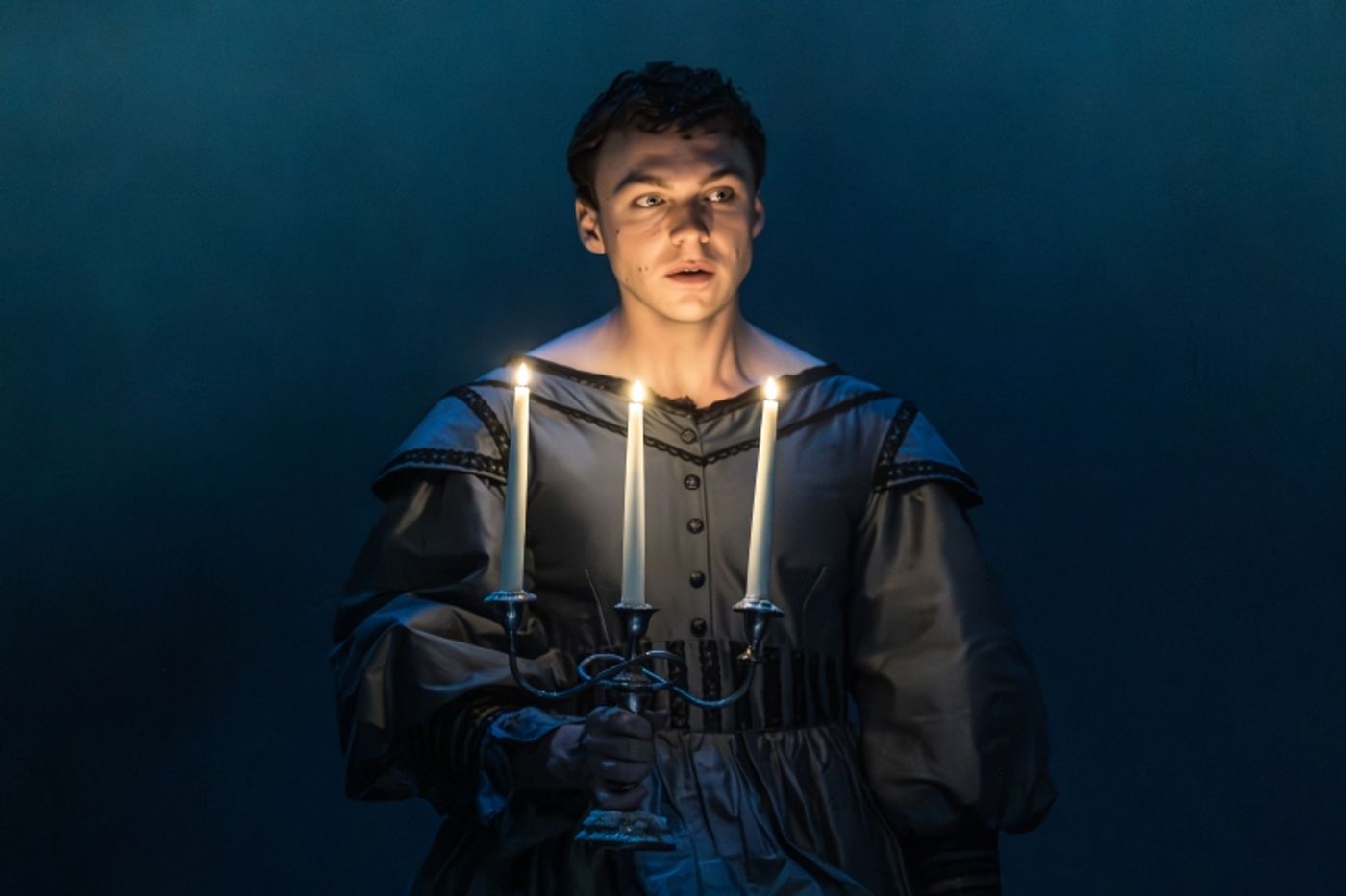 Review: ROMANS, A NOVEL, Almeida Theatre  Image