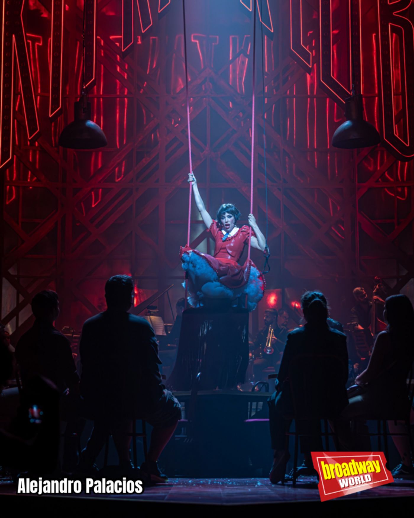 PHOTOS: La producción inmersiva de CABARET se presenta en Madrid  Image