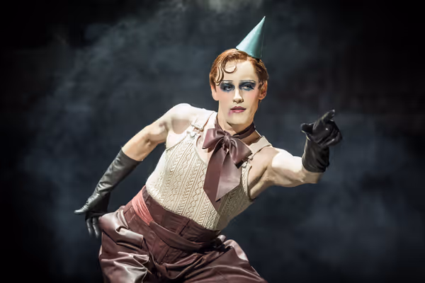 Reeve Carney Photo