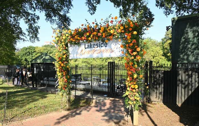 Photos: Phillipa Soo and Steven Pasquale Attend Romance-Themed Audible Event  Image