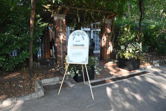 Photos: Phillipa Soo and Steven Pasquale Attend Romance-Themed Audible Event  Image