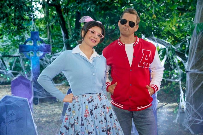 Video: Andrew Rannells Returns to THE GREAT AMERICAN BAKING SHOW as Co-Host of New Halloween Episode Video: Andrew Rannells Returns to THE GREAT AMERICAN BAKING SHOW as Co-Host of New Halloween Episode Image