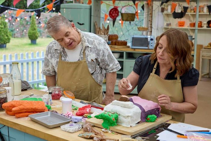 Video: Andrew Rannells Returns to THE GREAT AMERICAN BAKING SHOW as Co-Host of New Halloween Episode Video: Andrew Rannells Returns to THE GREAT AMERICAN BAKING SHOW as Co-Host of New Halloween Episode Image
