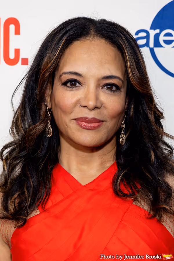 Luna Lauren Velez Photo