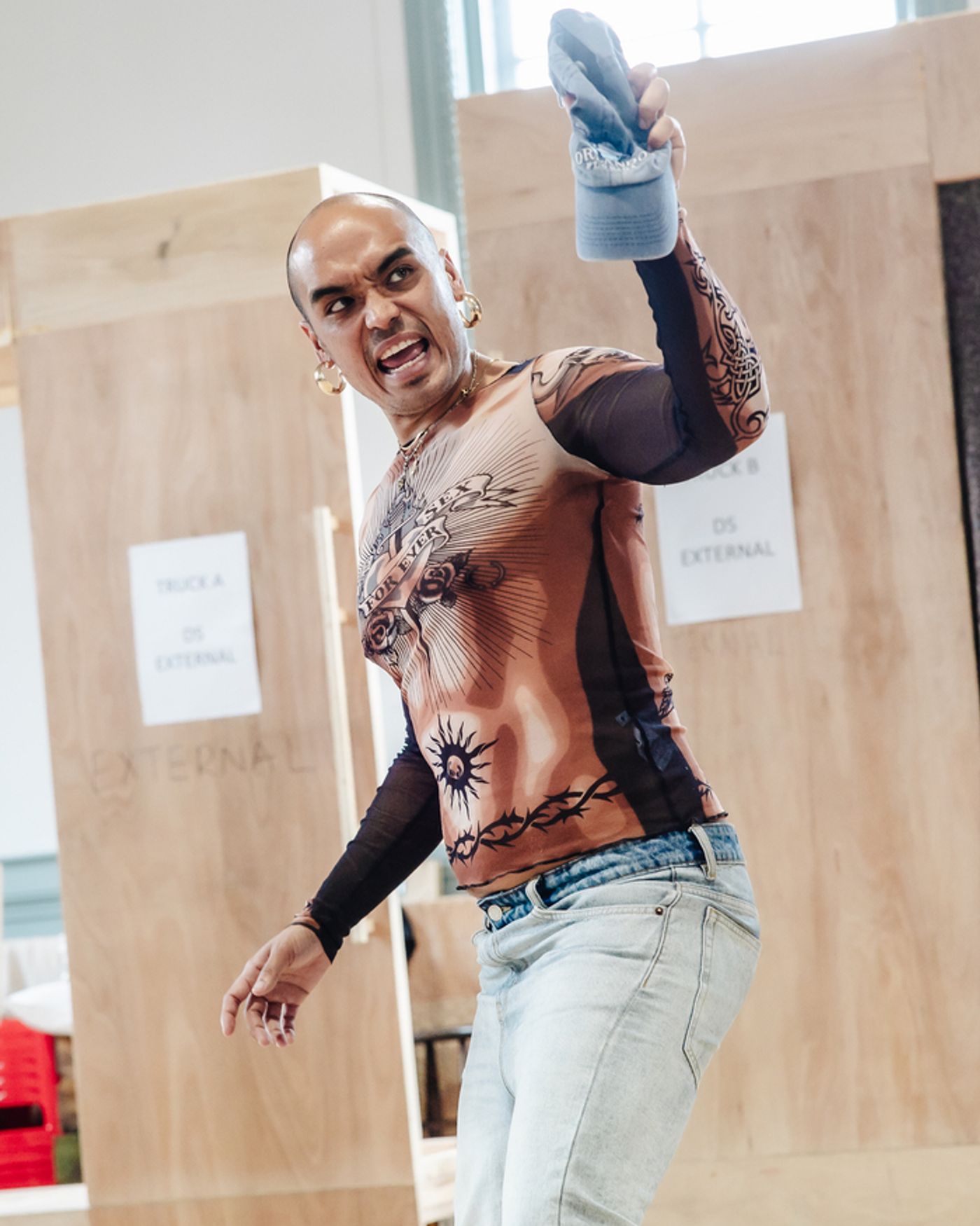Photos: Inside Rehearsals for MISS SAIGON UK Tour  Image