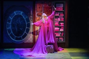 Cristina Llorente como Glinda Photo