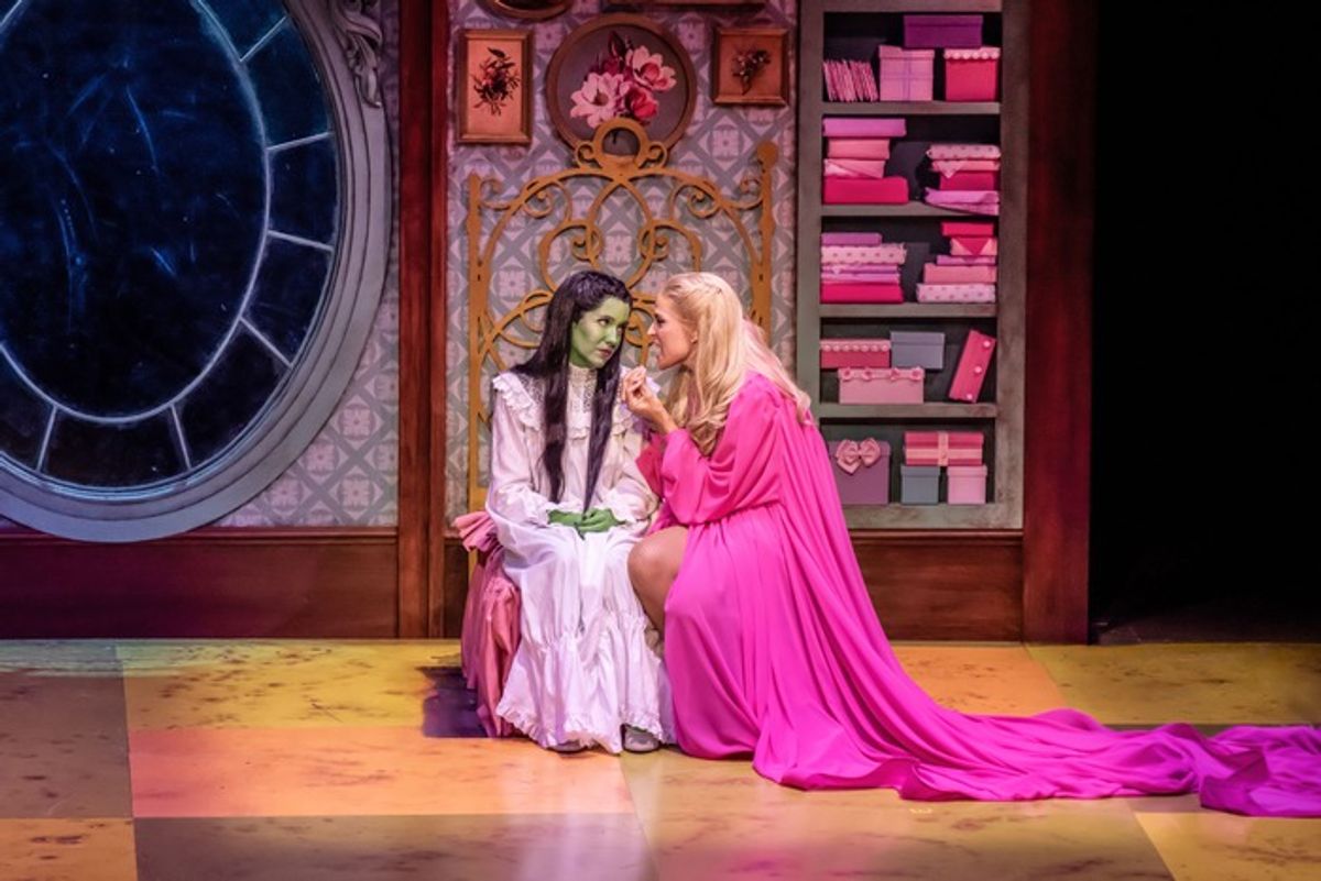 Cristina Picos como Elphaba y Cristina Llorente como Glinda at 