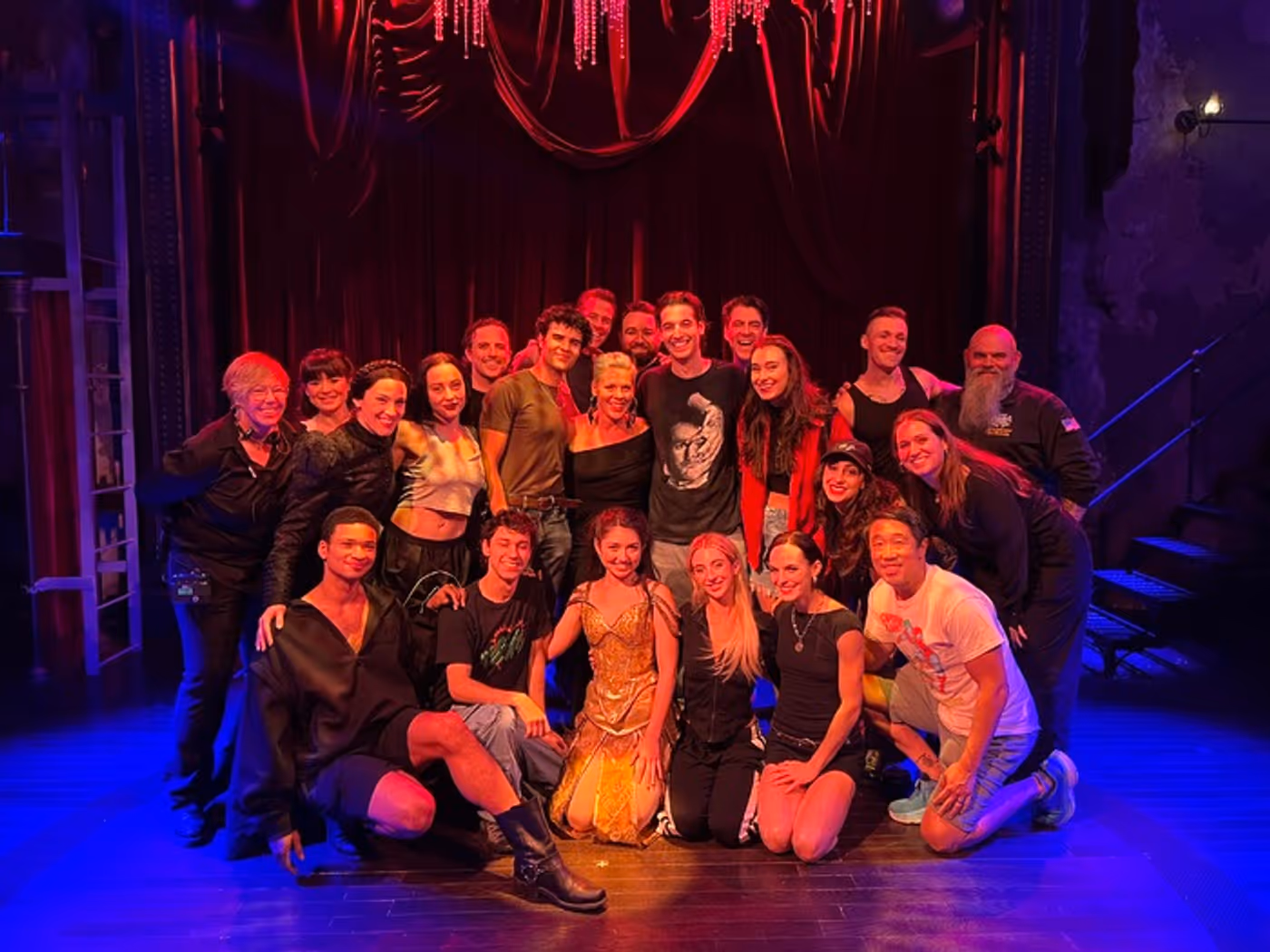 Photos: P!nk Poses With the Cast of MASQUERADE Under the Iconic Chandelier  Image
