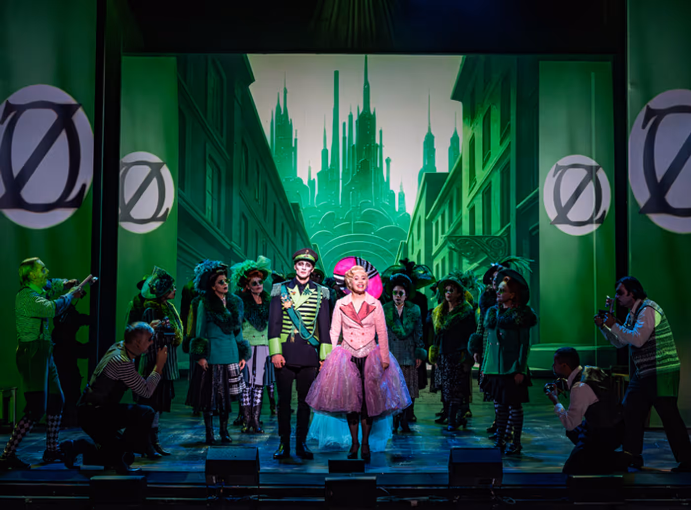 Photos: First Look at the Non-Replica Production of WICKED in Austria  Image