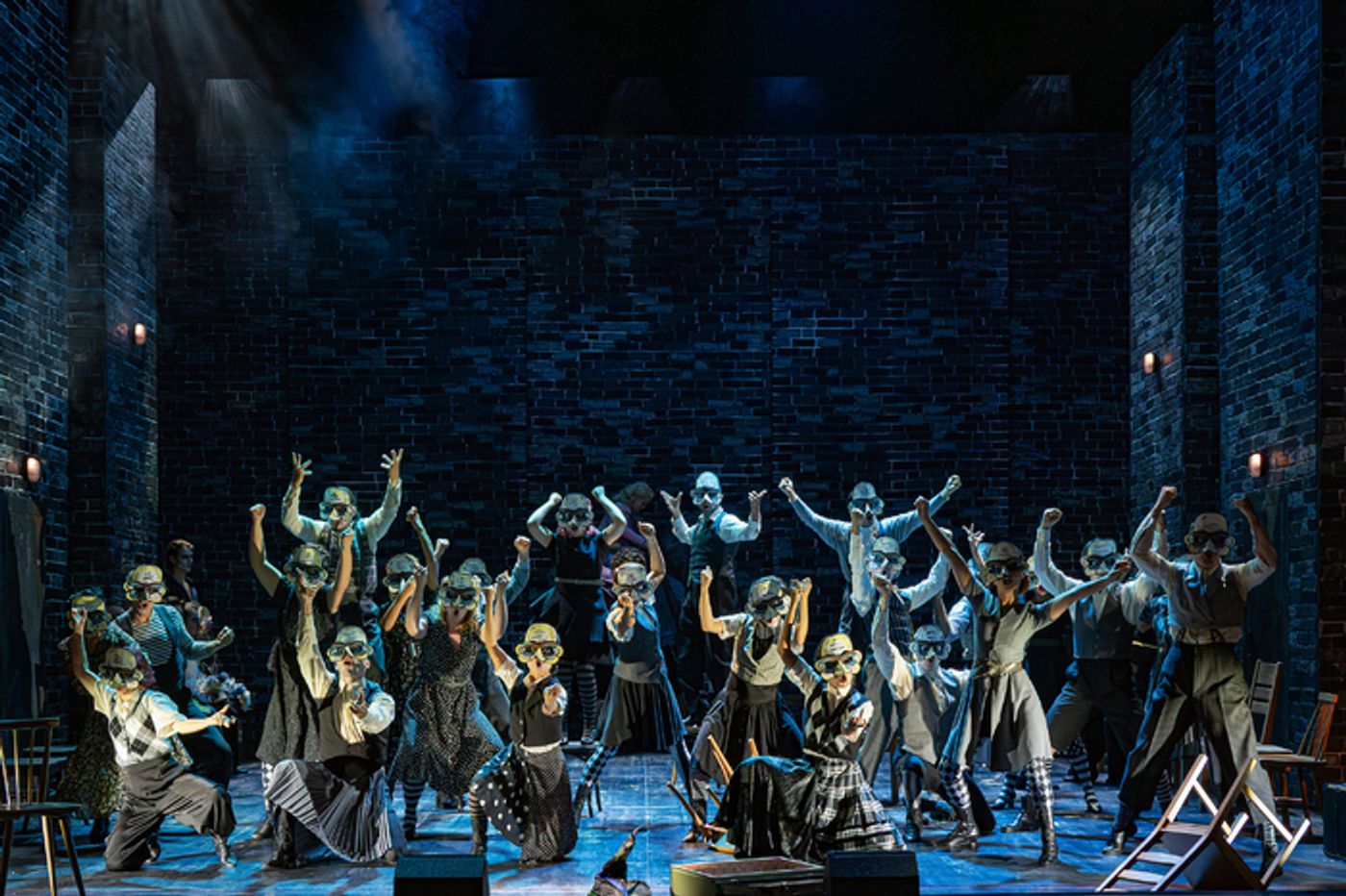 Photos: First Look at the Non-Replica Production of WICKED in Austria  Image