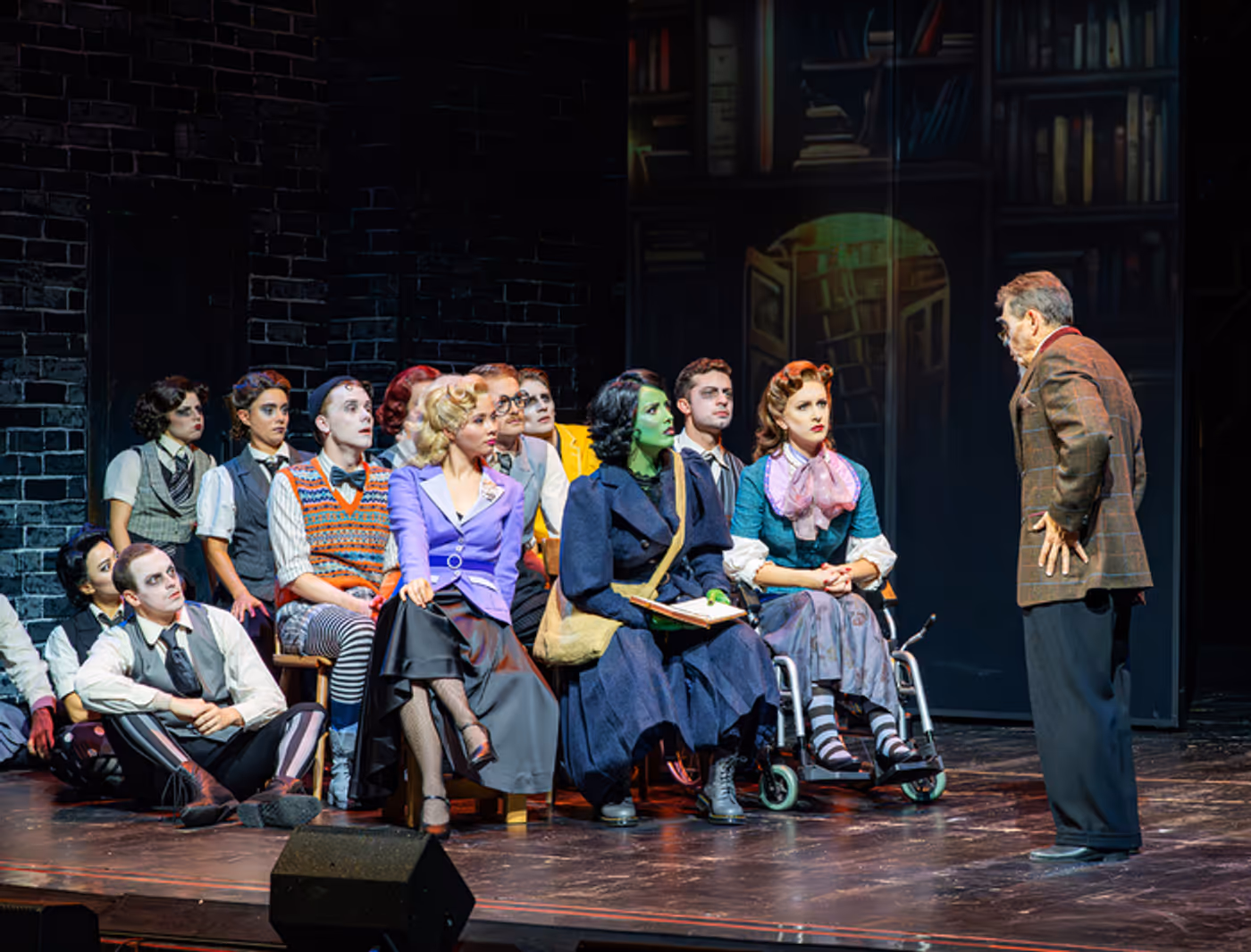 Photos: First Look at the Non-Replica Production of WICKED in Austria  Image