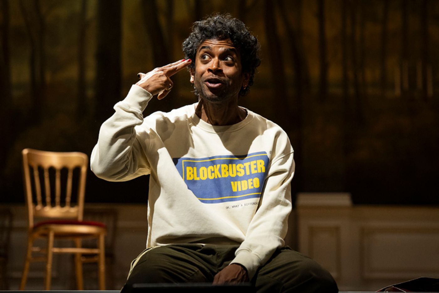 Photos: Hiran Abeysekera and Cast in HAMLET at the National Theatre  Image