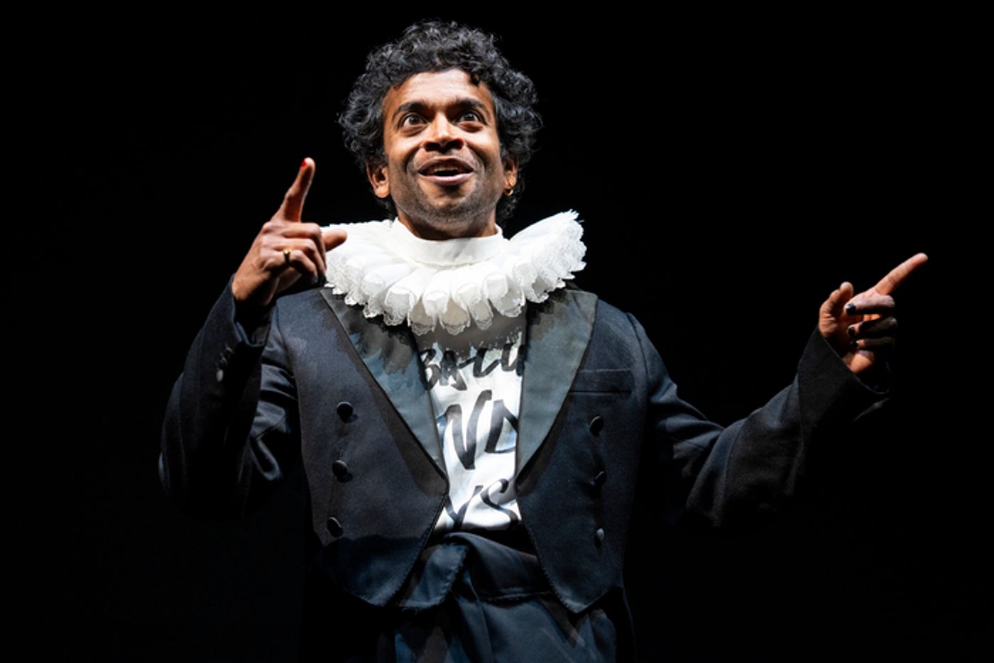 Photos: Hiran Abeysekera and Cast in HAMLET at the National Theatre  Image