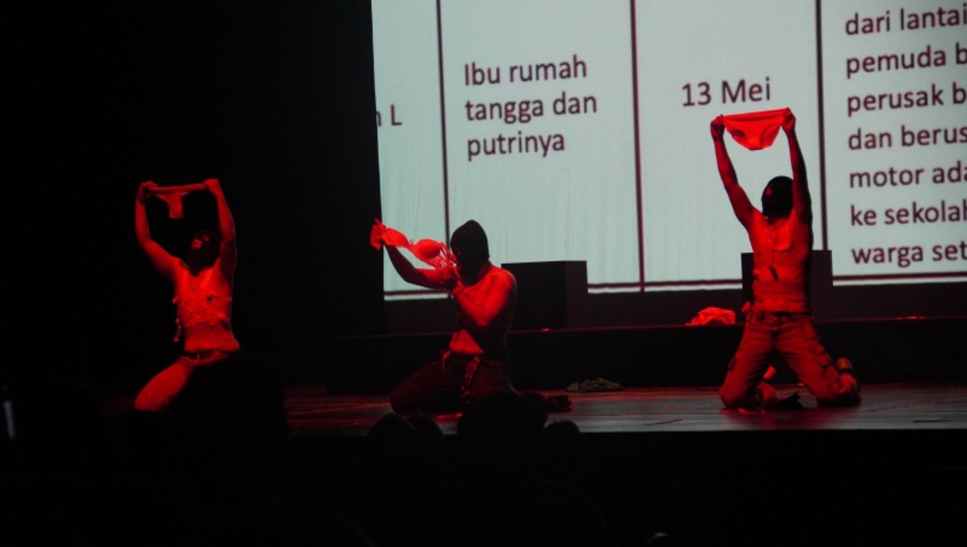 Review: The Harrowing Autopsy of the ‘98 Tragedy in PLUNGE by Teater Tetas  Image