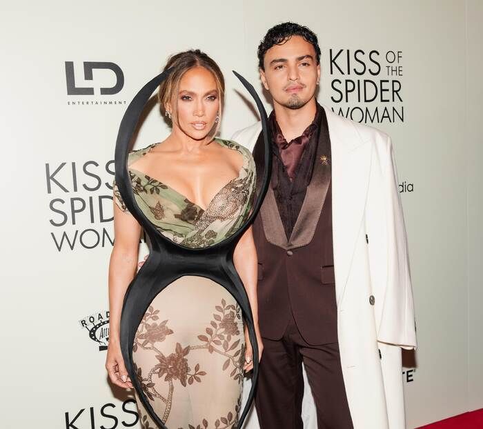 Photos: Jennifer Lopez, Tonatiuh, & More Attend KISS OF THE SPIDER WOMAN Red Carpet Event at The Shed  Image