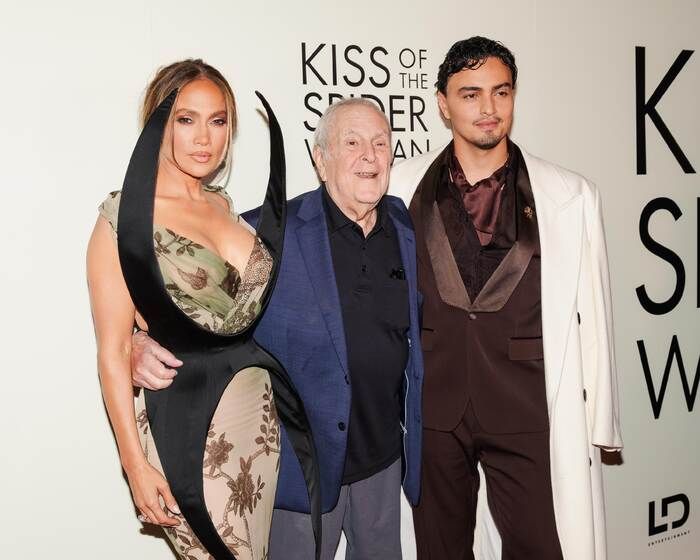 Photos: Jennifer Lopez, Tonatiuh, & More Attend KISS OF THE SPIDER WOMAN Red Carpet Event at The Shed  Image