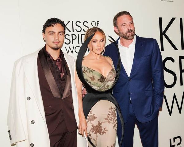 Tonatiuh, Jennifer Lopez, Ben Affleck Photo