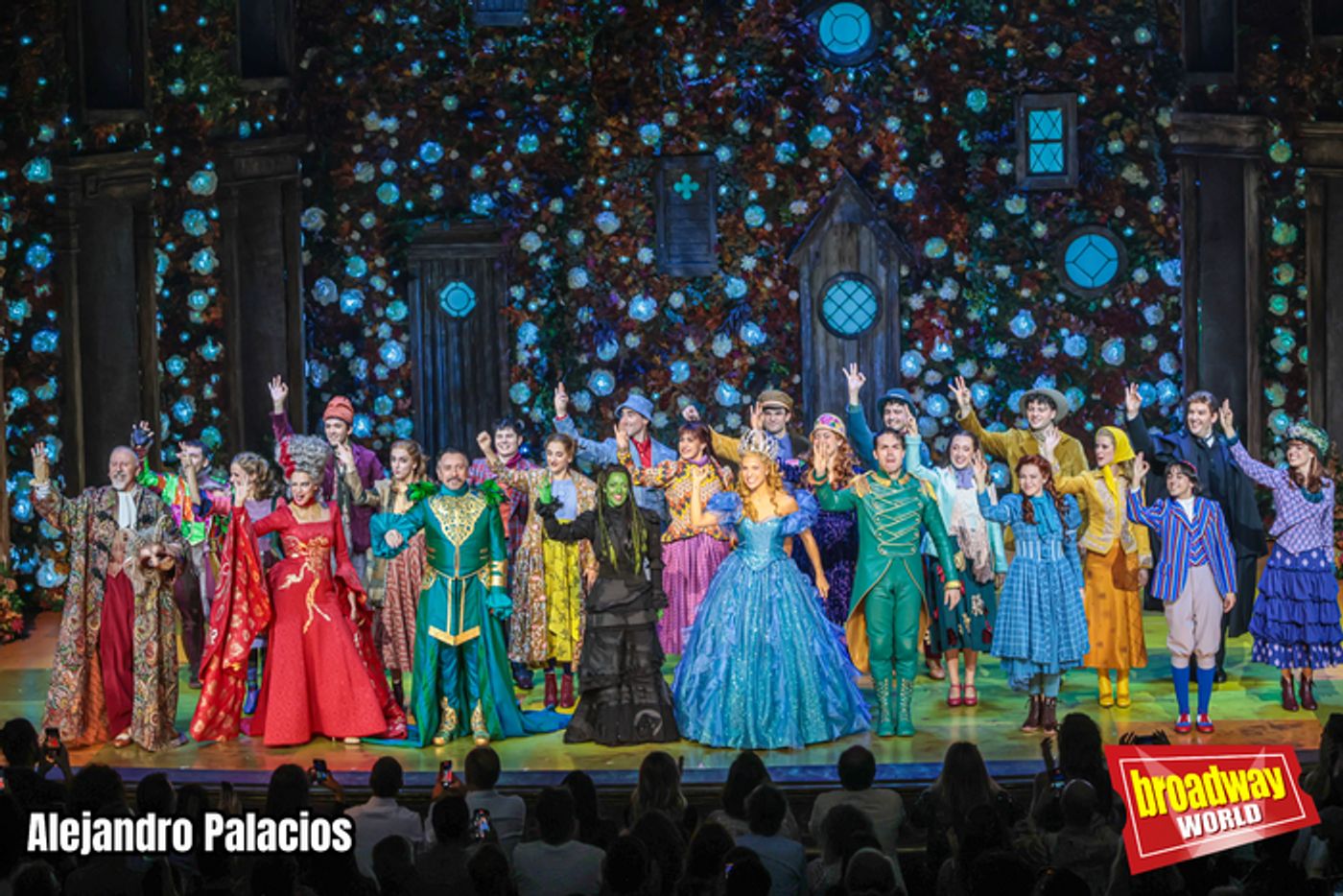 PHOTOCALL: Noche de estreno VIP de WICKED en el Nuevo Alcalá de Madrid PHOTOCALL: Noche de estreno VIP de WICKED en el Nuevo Alcalá de Madrid Image