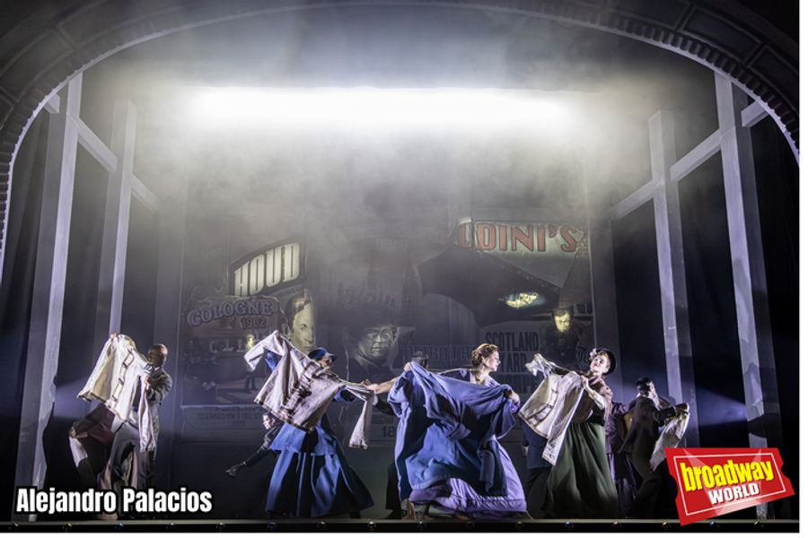 PHOTOS: HOUDINI, el musical mágico, se presenta en el Teatro Calderón de Madrid Image