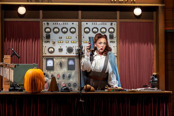 Photos: WAR OF THE WORLDS: THE PANIC BROADCAST Opens Ensemble Theatre Company 47th Season Photos: WAR OF THE WORLDS: THE PANIC BROADCAST Opens Ensemble Theatre Company 47th Season Image