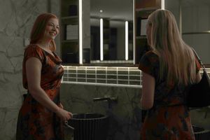 Sarah Snook, Dakota Fanning @ BroadwayWorld Sarah Snook, Dakota Fanning Photo